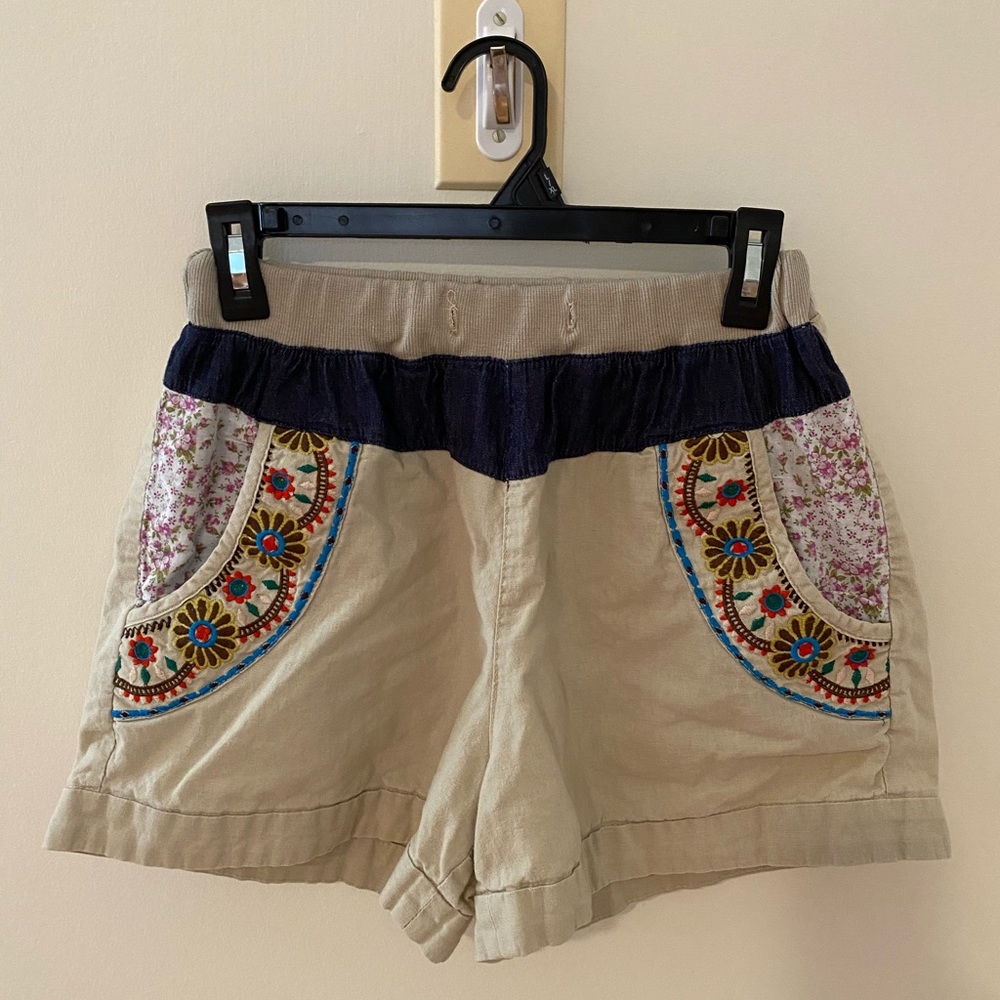 Elastic Waist Khaki Shorts With Flowers